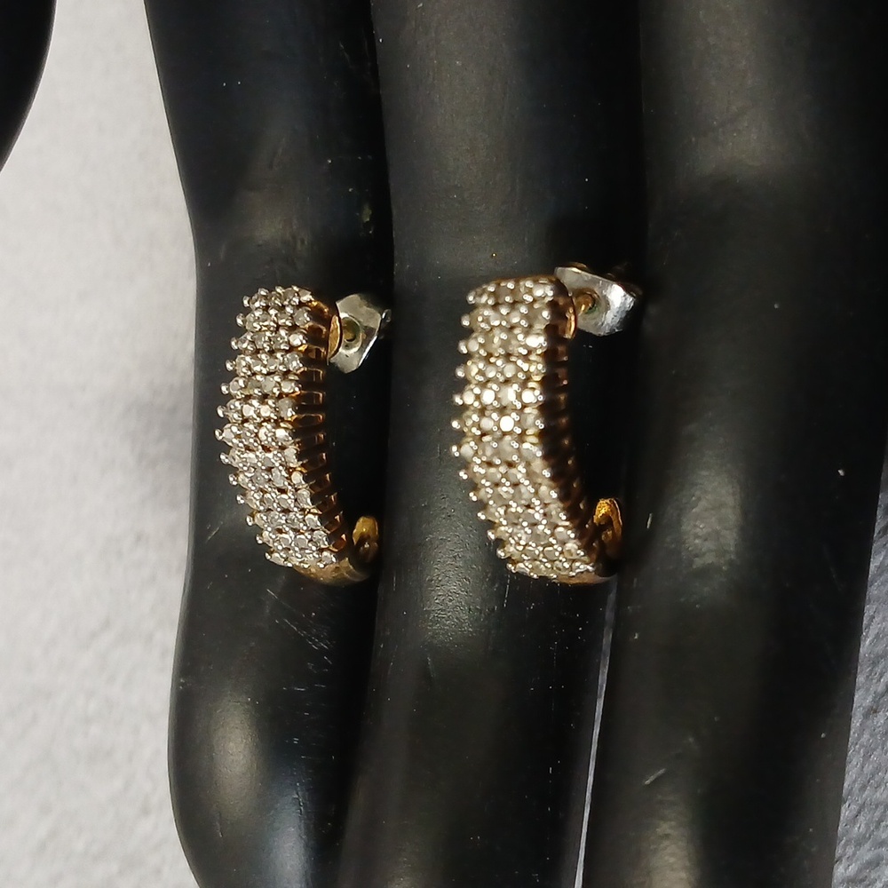 Elegant Gold and Diamond Women's Earrings - Picture 6 of 12